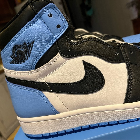 Air Jordan 1 High Retro UNC TOE University Blue size 11 Mens (2023) - Picture 13 of 13